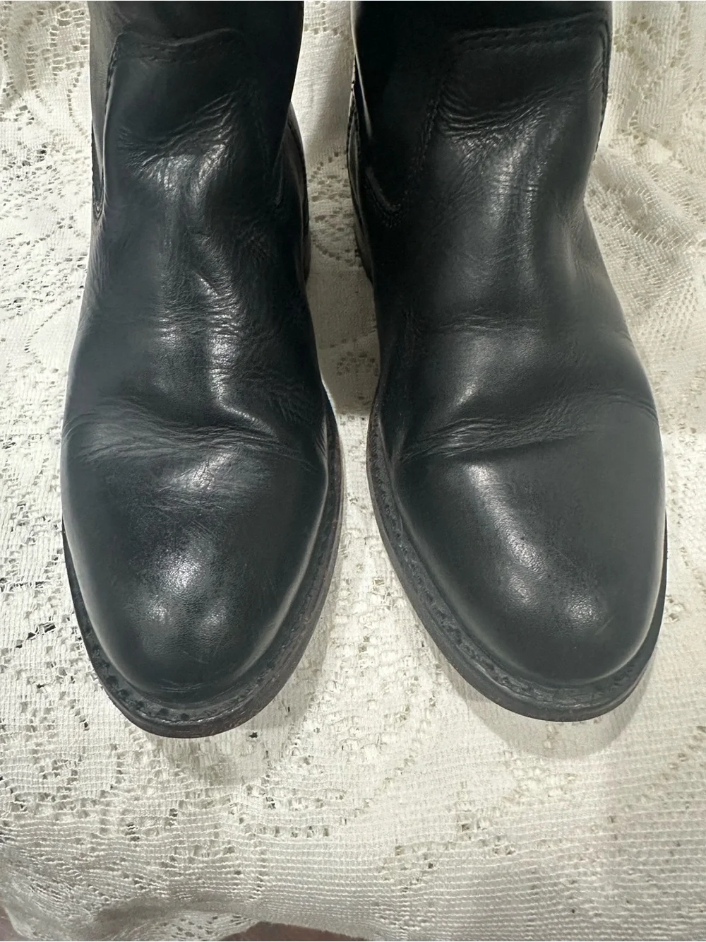 Frye women’s Two-Tone Riding Boots - Black leather with Brown Cuff size 7.5 m
